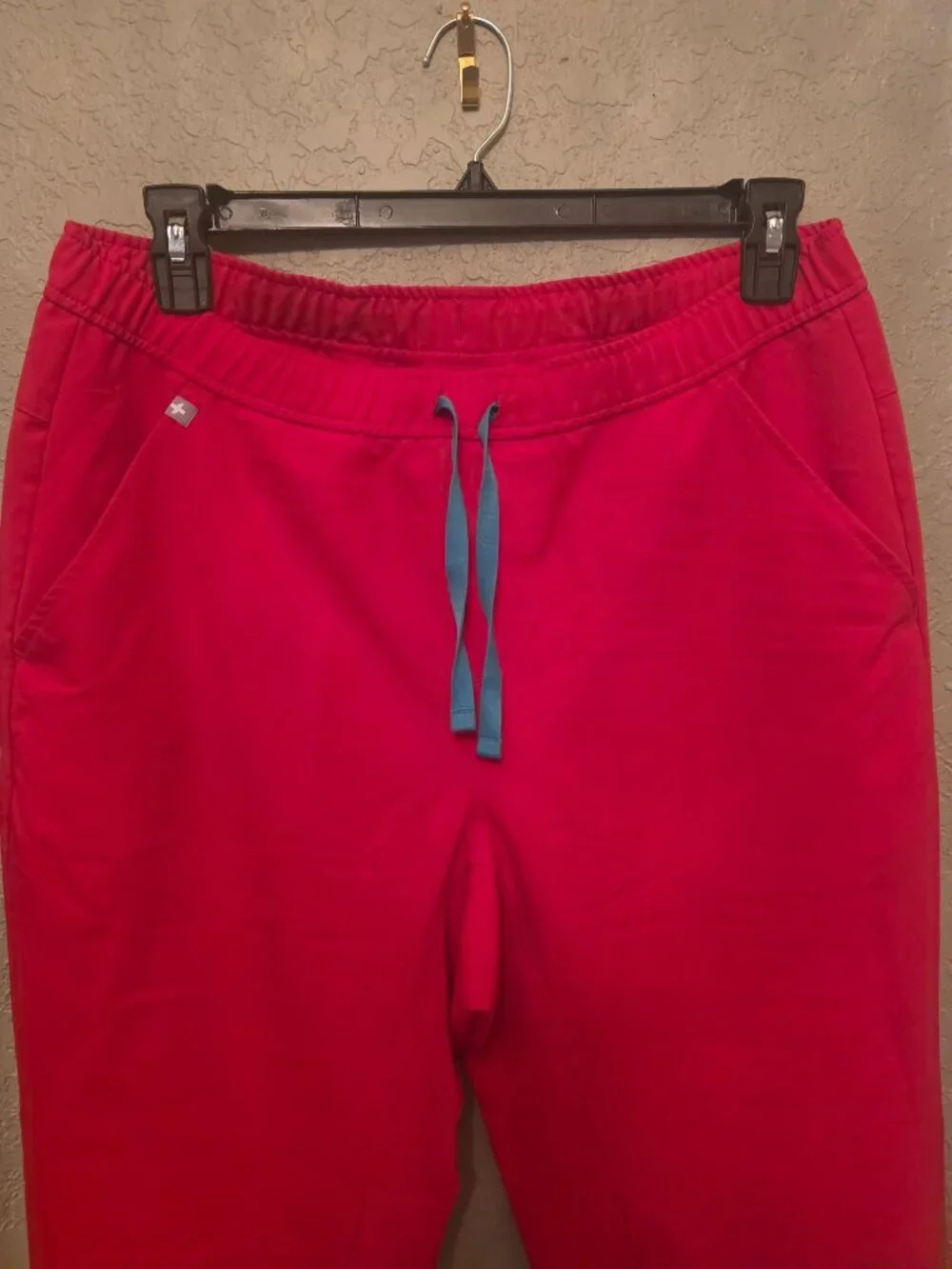 Figs Technical Collection Men's Tansen Red Jogger Scrub Pants - Large EUC